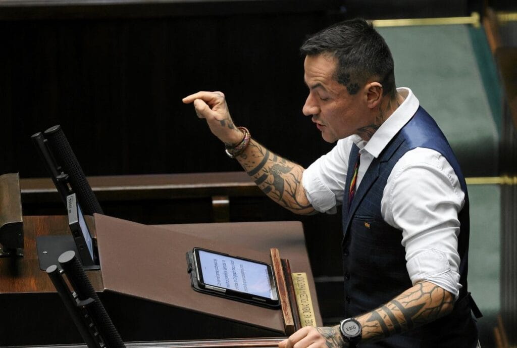 ko ya ait milletvekili kulup haklarindan men edildi arka planda sejm de skandalli toplanti 3923