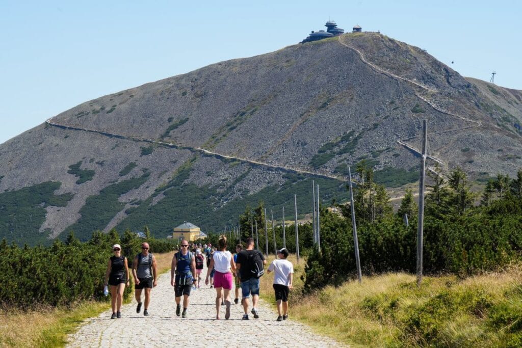 krkono e daglari nda turistlerin skandal davranislari eller dusuyor 6788