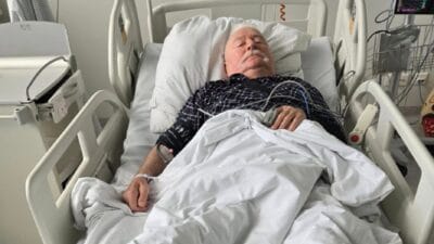 Lech walesa hastanede geriye dogru giden seyi kaldirdilar 6343