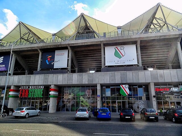 Legia kulup dukkani skandali polis 49 yasindaki oyuncuya yapilan saldirinin ardindan operasyonlar yurutuyor 6158