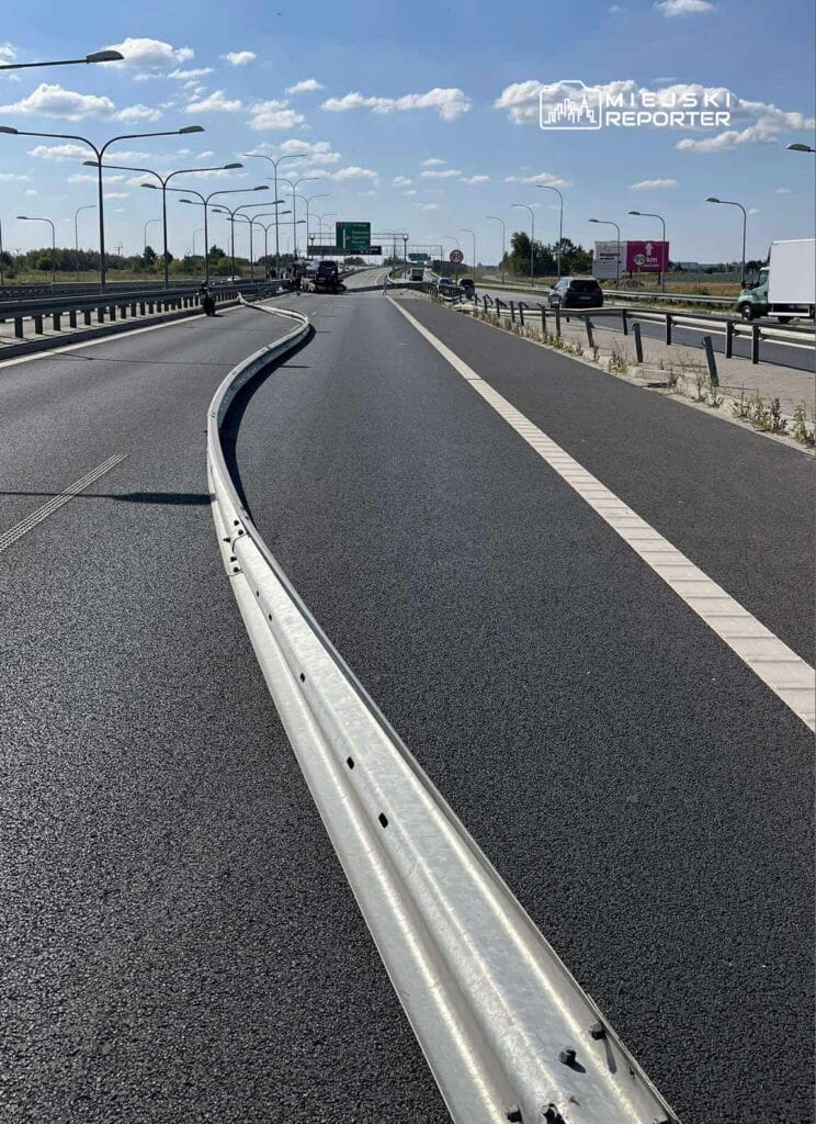 lor surucusu sofor koltugunda uyuyarak s7 uzerindeki bariyerleri carpti 5283