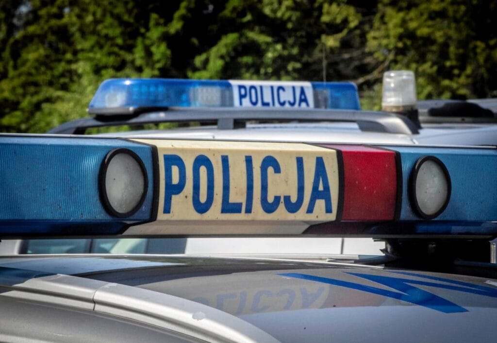lubelskie de 6 yasindaki cocuk arabada birakildi kapanik cigliklar kandirici olay 4013