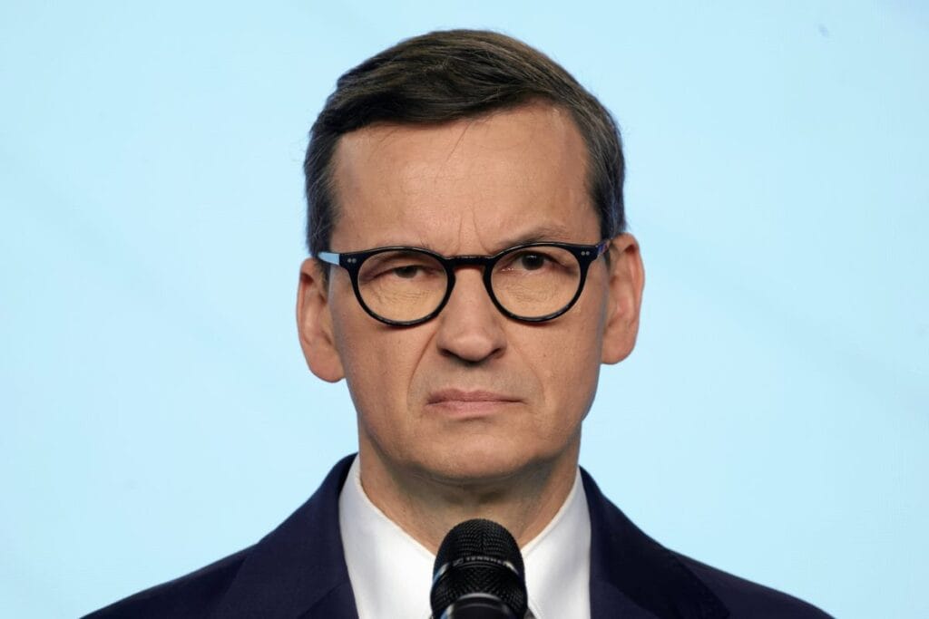 maccabi hifi taraftarlari 1939 dan kadar kat sozunu kullanarak macta polen yaniyor polonya politikalari sok cappakli 4461