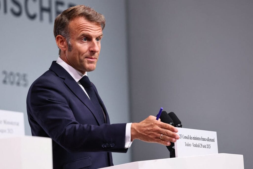 macron rusya konusunda acik konustu pazartesi gunune kadar bu gerceklesmezse putin trump in burnunu surtecek 7900