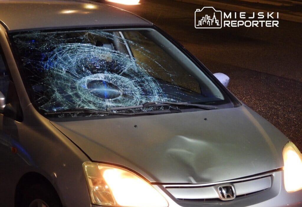 Marszalkowska caddesinde ciddi bir vur kac olayi yasandi sarhos gurcu olay yerinden uzaklasti ve kirik bir camla merkezin etrafinda dolasti 6607