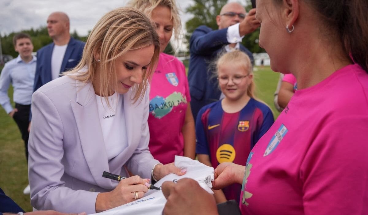 Marta nawrocka'nın ilk resmi katılımı. First lady benzersiz bir etkinlikte yer aldı 1 Marta nawrocka nin ilk resmi katilimi first lady benzersiz bir etkinlikte yer aldi 6502