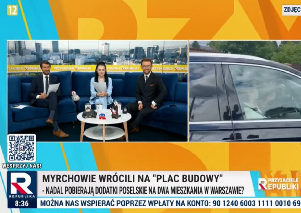 myrcha republika televizyonu nun evinin onunde yaptigi ziyaretler hakkinda cocuklarin oyuncaklarini kaydediyorlar 6676