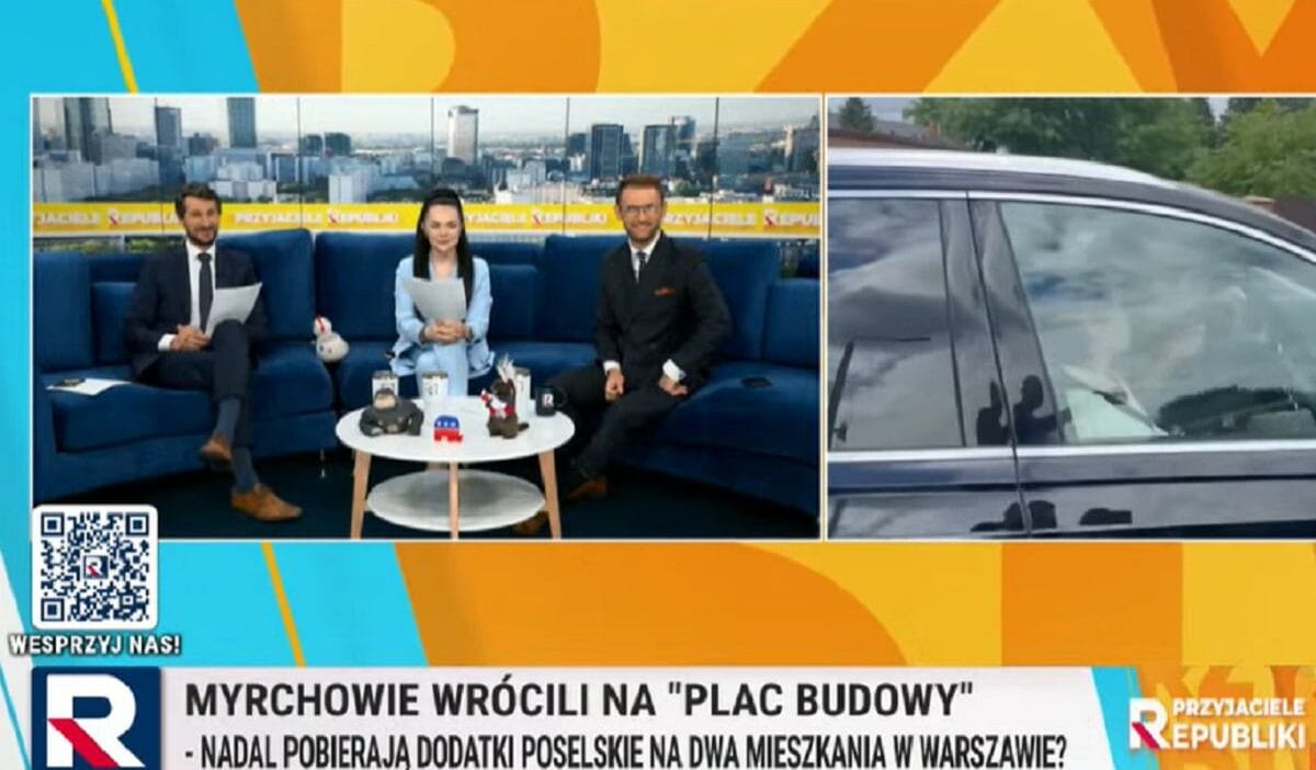 Myrcha republika televizyonu nun evinin onunde yaptigi ziyaretler hakkinda cocuklarin oyuncaklarini kaydediyorlar 6676