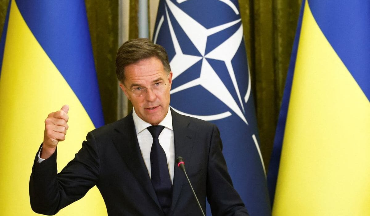 Nato genel sekreteri zelenski ile konferansta birden osina daki insansiz hava araci hakkinda bir soru soruldu 6349