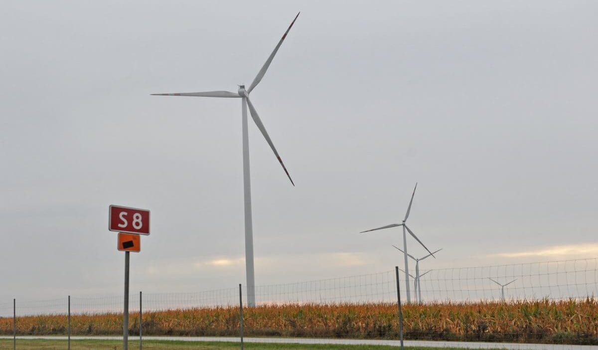 Neden yel degirmenleriyle sonuclansin nawrocki evlerden 700 metre uzakta herhangi bir seyin insa edilmesini yasaklamalidir yorum 7207