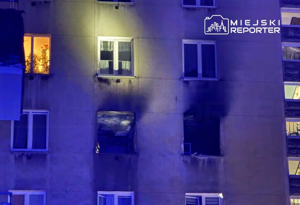 Ochota'da bir apartman bloğunda şiddetli patlama. Apartman sakinleri tahliye edildi. "cam parçaları ve kapı çerçevesinin parçaları her yerde yatıyor". 1 Ochota da bir apartman blogunda siddetli patlama apartman sakinleri tahliye edildi cam parcalari ve kapi cercevesinin parcalari her yerde yatiyor 6721