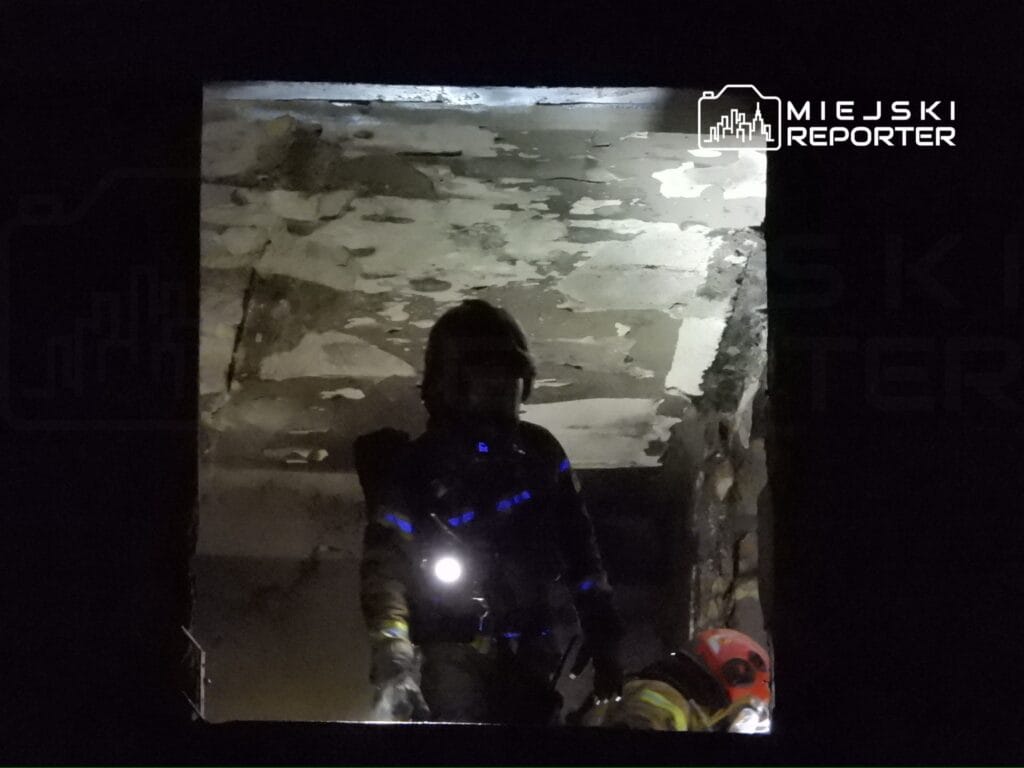 ochota da gece meydana gelen patlamanin ardindan iki bina kullanim disi kaldi binalar arasindaki duvarda bir delik var 6843