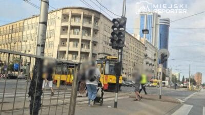Ochota da tramvay raydan cikti varsova tramvaylarinin servisleri olay yerinde calisiyordu 7114