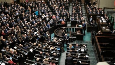 Pis in dort politikacisi sejm den ayriliyor yeni milletvekilleri kim 3577