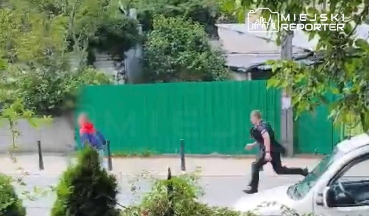 Polis mudahalesi i ki erkegin suruculeri ve polisleri hedeflemesi 4081