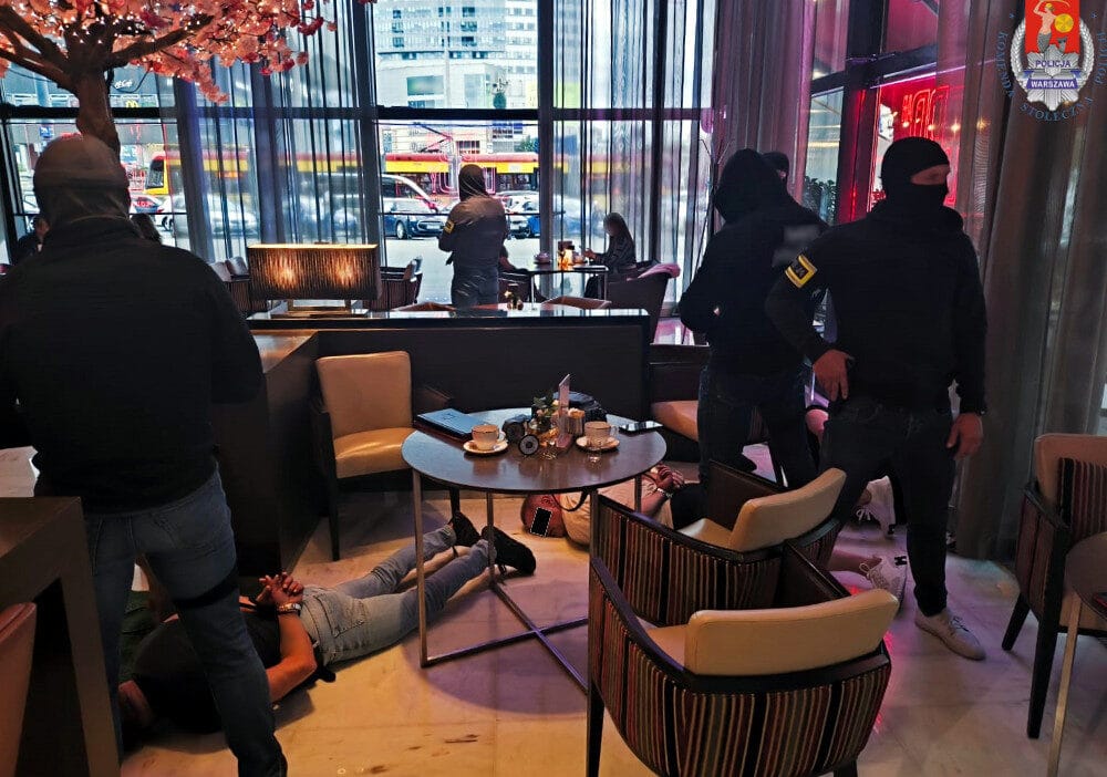 Polis "nightingale", "boob" ve "pepper "ı presidential otel'de gözaltına aldı. Gasp ve soygun yapmışlar 1 Polis nightingale boob ve pepper i presidential otel de gozaltina aldi gasp ve soygun yapmislar 6057