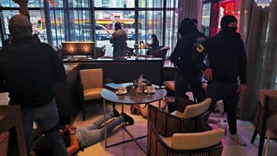 Polis nightingale boob ve pepper i presidential otel de gozaltina aldi gasp ve soygun yapmislar 6057