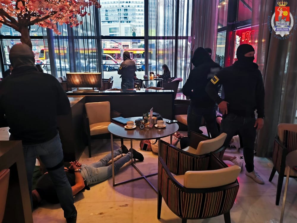 polis nightingale boob ve pepper i presidential otel de gozaltina aldi gasp ve soygun yapmislar 6057