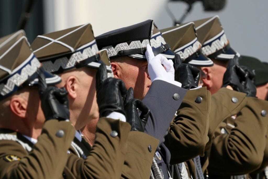 polonya da 15 agustos silahli kuvvetler gunu anma devlet solenleri ve uluslararasi defilada 4443