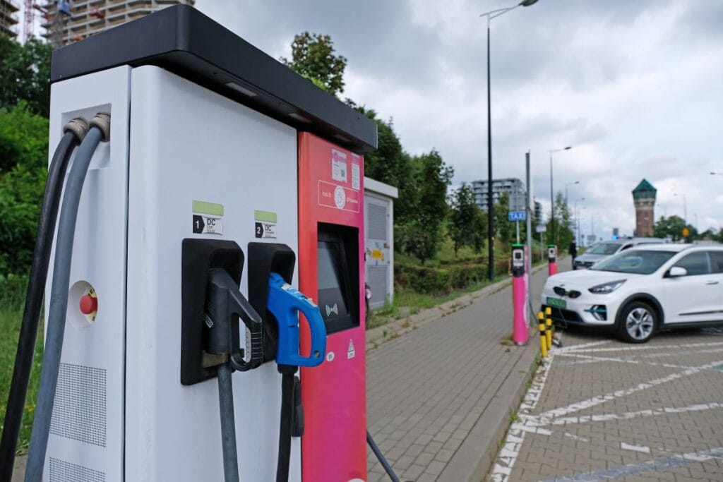 polonya elektrikli arabalarla para kazanabilir ama biz komur yuku altindayiz 7996