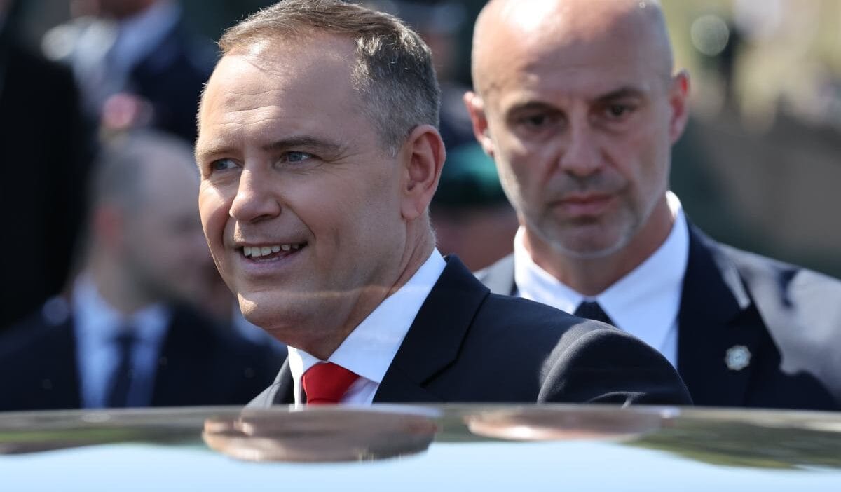 Polonya nin washington daki temsilcisi hangi cikar baskanlik sozcusu ates acti 4783