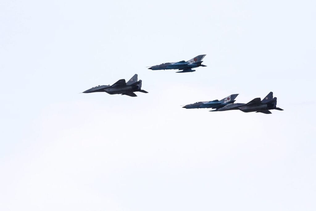 polonya rus saldirilari nedeniyle ukrayna daki hava operasyonunu yeniden baslatti tum kuvvetler ve ekipmanlar 5975