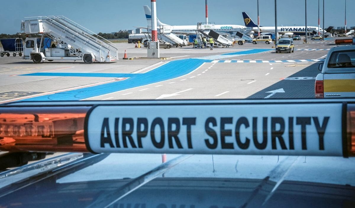 Polonyali turistler korfu da mahsur kaldi kadinlar agliyor insanlar yikilmak uzere 8162