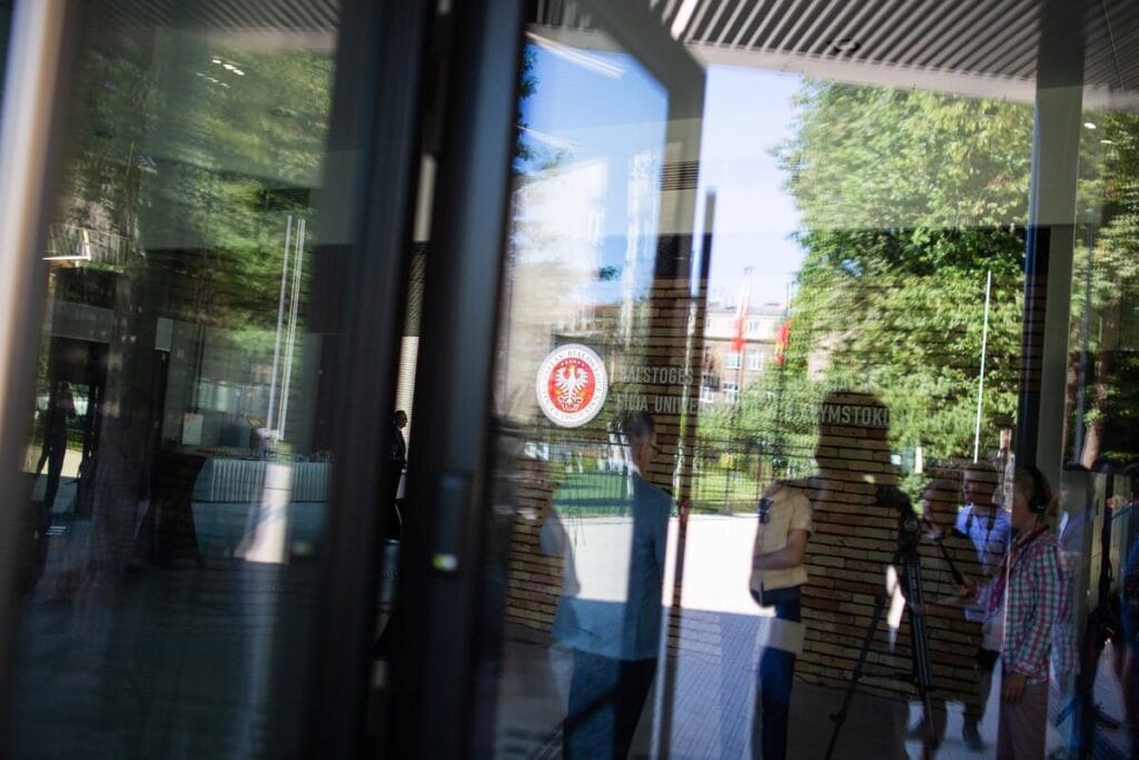 polya ogretmenin rus fonuyla baglantilari medyada universite rektoru konusmayi durdurdu 3893