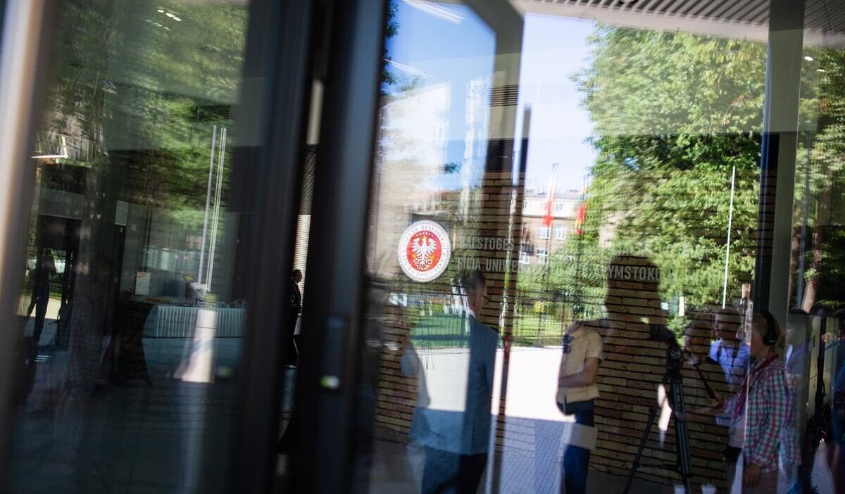 Polya ogretmenin rus fonuyla baglantilari medyada universite rektoru konusmayi durdurdu 3893