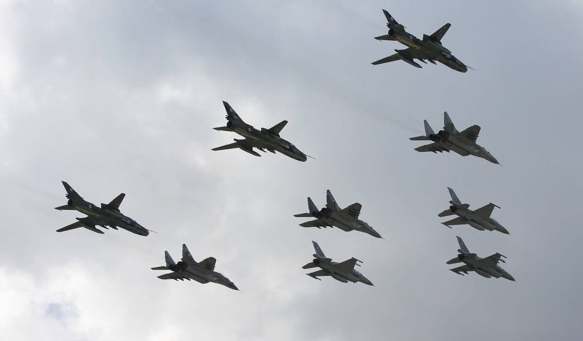 Radom da f 16 kazasi gayri resmi olarak savunma bakanligi hava gosterileri konusunda bir karar aldi 7688