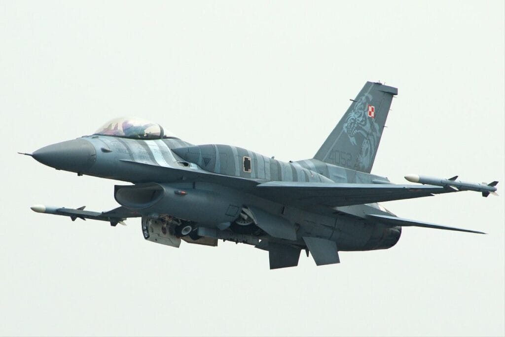 radom da f 16 kazasi savcilik tvn24 tarafindan ortaya cikarilan kayitlar hakkinda konustu 7936