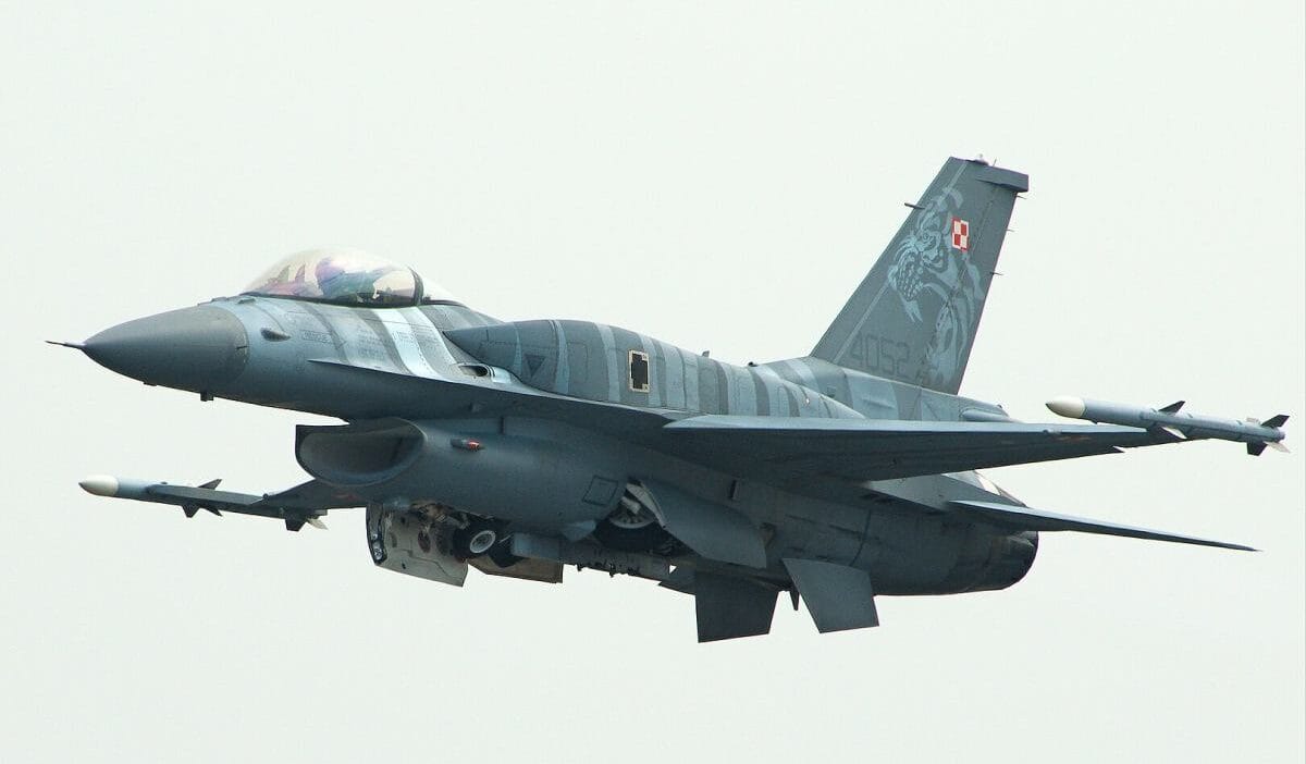 Radom da f 16 kazasi savcilik tvn24 tarafindan ortaya cikarilan kayitlar hakkinda konustu 7936