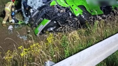 S7’de kamyon ile otobüs şiddetli çarpışması! Kamyon ateşte, otobüs çukura düştü. Kurtarma çalışmaları devam ediyor. 2 S7 de kamyon ile otobus siddetli carpismasi kamyon ateste otobus cukura dustu kurtarma calismalari devam ediyor 5224