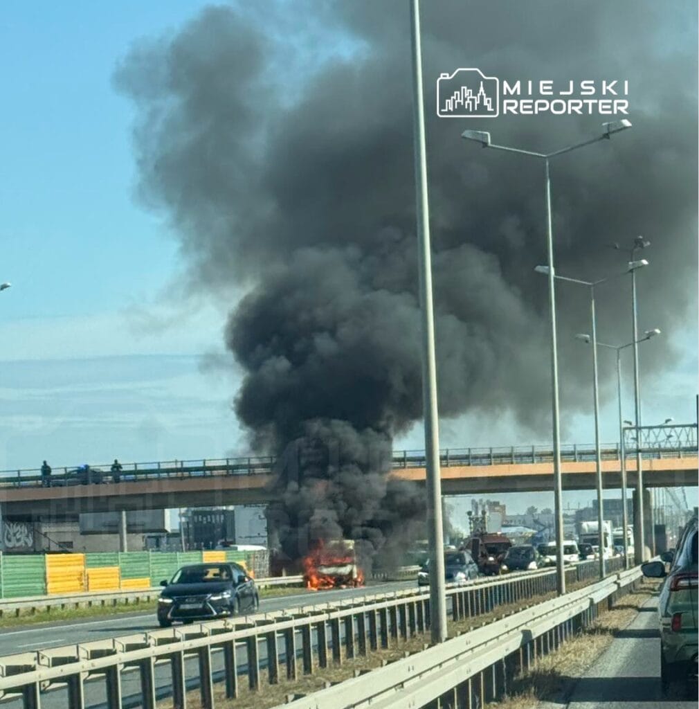 s8 yolunda otobus yangini arac yanarak kul oldu 6973