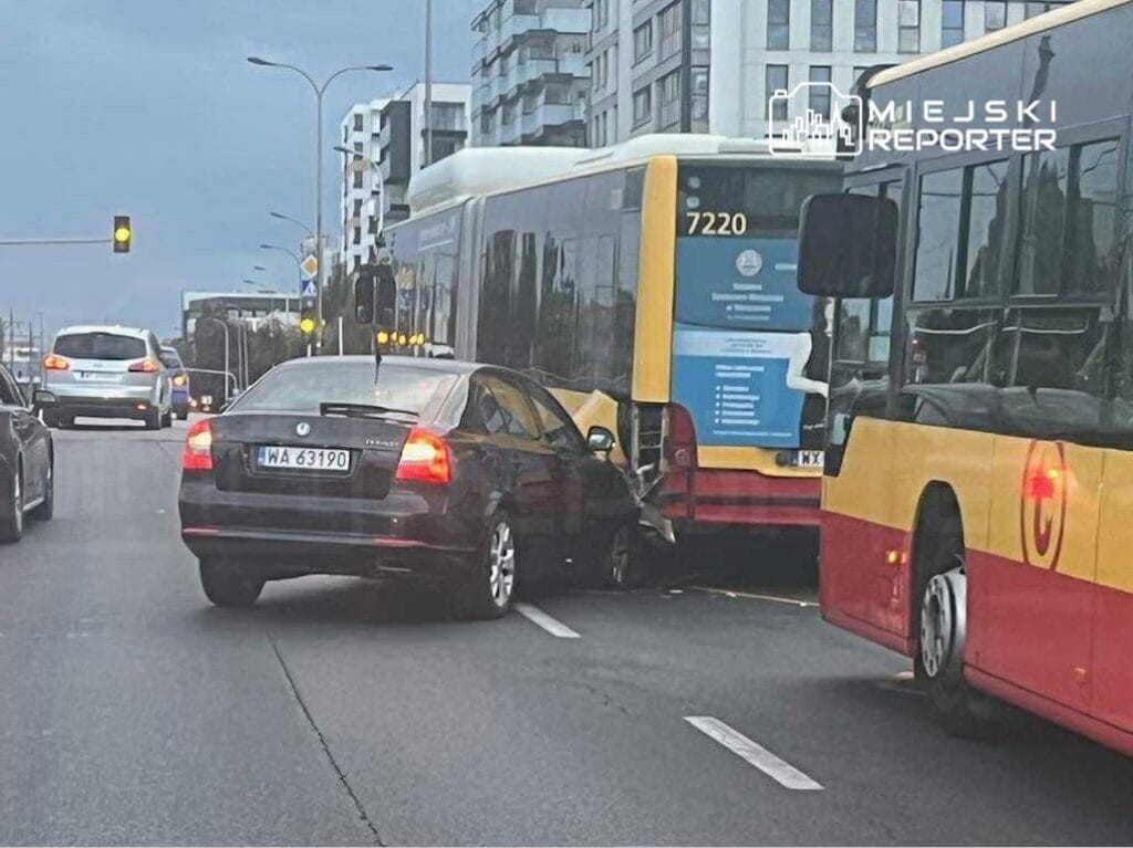 sarhos bir surucu bir belediye otobusune carpti yaninda ehliyeti olmayan bir kadin yolcu vardi 6556