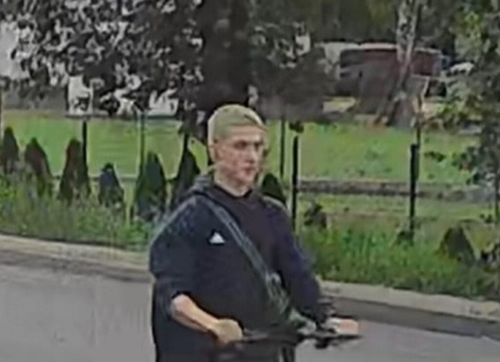 scooter a binip 6 yasindaki bir cocuga carpti ve kacti polis fotograftaki adami ariyor 7817