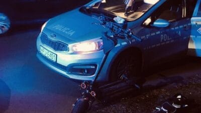 Scooter kullanan 32 yasindaki bir kisi polisten kacti hizlandi ve sehir merkezine dogru yoneldi 7490