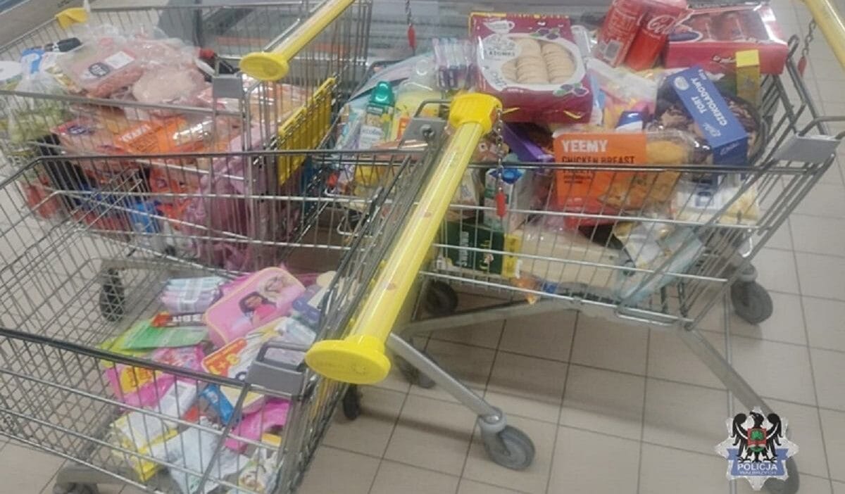 Sinirdaki bir indirim magazasinda curetk r bir hirsizlik girisimi cek kadinlar tam w zes ile ayrilmak istedi 6571