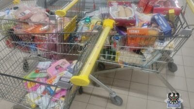 Sınırdaki bir indirim mağazasında cüretkâr bir hırsızlık girişimi. Çek kadınlar tam w�zes ile ayrılmak istedi 3 Sinirdaki bir indirim magazasinda curetk r bir hirsizlik girisimi cek kadinlar tam w zes ile ayrilmak istedi 6571