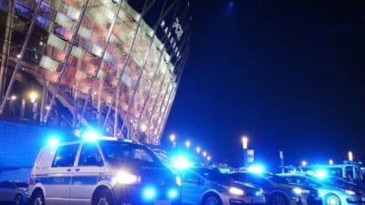 Stadionda sock banderowska bayrak ve yoneticinin gosteriyi yoklamayi degerlendirdigi i hlalleri 3983
