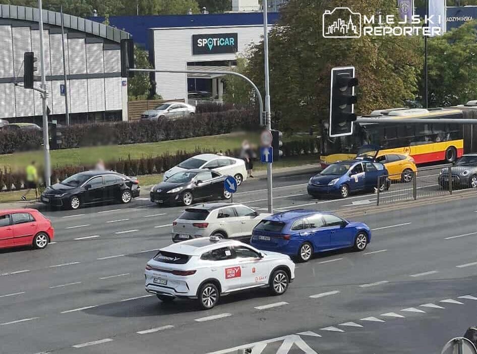 Targ wek te 5 arac carpisti fail insan tasiyan bir arac kullaniyor buyuk trafik aksakliklari 7075