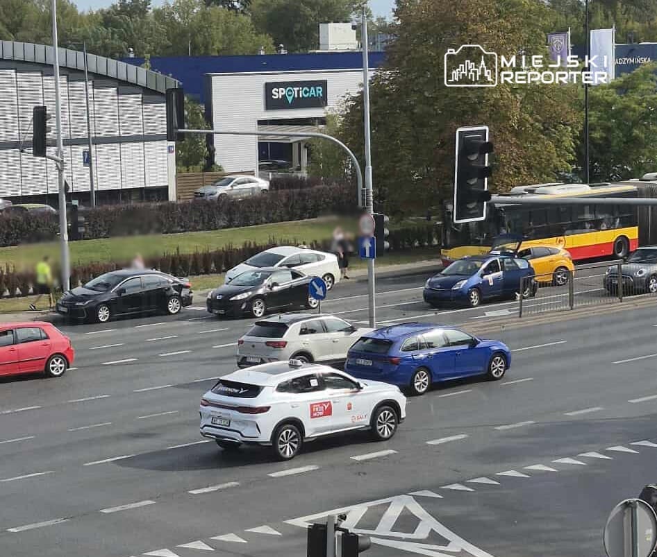 targ wek te 5 arac carpisti fail insan tasiyan bir arac kullaniyor buyuk trafik aksakliklari 7075