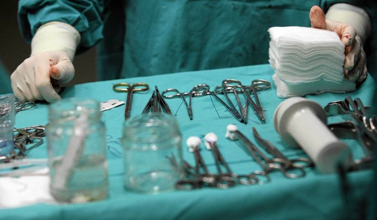 Tartışma başlığı. Kongrede 'kadınlar cerrah olmalı mı' tartışması. İnternette fırtına koptu. "utanç verici". 1 Tartisma basligi kongrede kadinlar cerrah olmali mi tartismasi i nternette firtina koptu utanc verici 7177