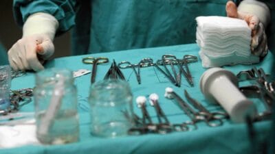 Tartisma basligi kongrede kadinlar cerrah olmali mi tartismasi i nternette firtina koptu utanc verici 7177