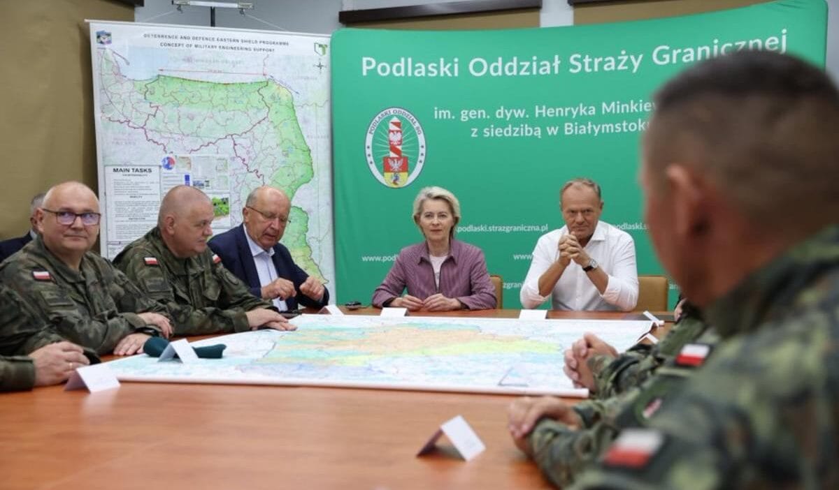 Tusk, ab başkanı ile birlikte polonya-belarus sınırında. "oyun yok ve putin'e taviz yok". 1 Tusk ab baskani ile birlikte polonya belarus sinirinda oyun yok ve putin e taviz yok 8074