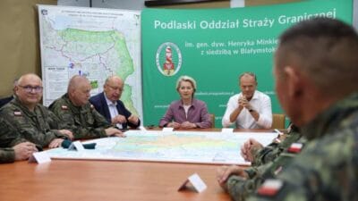 Tusk, ab başkanı ile birlikte polonya-belarus sınırında. "oyun yok ve putin'e taviz yok". 2 Tusk ab baskani ile birlikte polonya belarus sinirinda oyun yok ve putin e taviz yok 8074