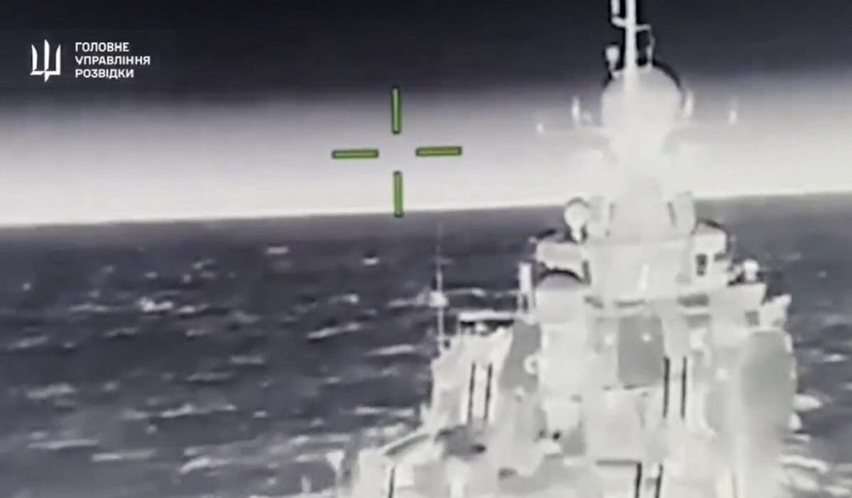 Ukraynalilar azak denizi nde bir rus gemisine hasar verdi gemi kalibr fuzeleri tasiyordu 7532