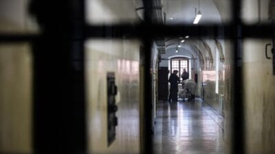 Vahsi iskence ve 26 yasindaki cocugun kacirilmasi adam bir dukkanda yardim istedi 6206