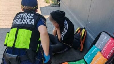 Varşova'da. Hamile kadın su için yalvarmış. Kimse tepki vermedi 10 Varsova da hamile kadin su icin yalvarmis kimse tepki vermedi 6925