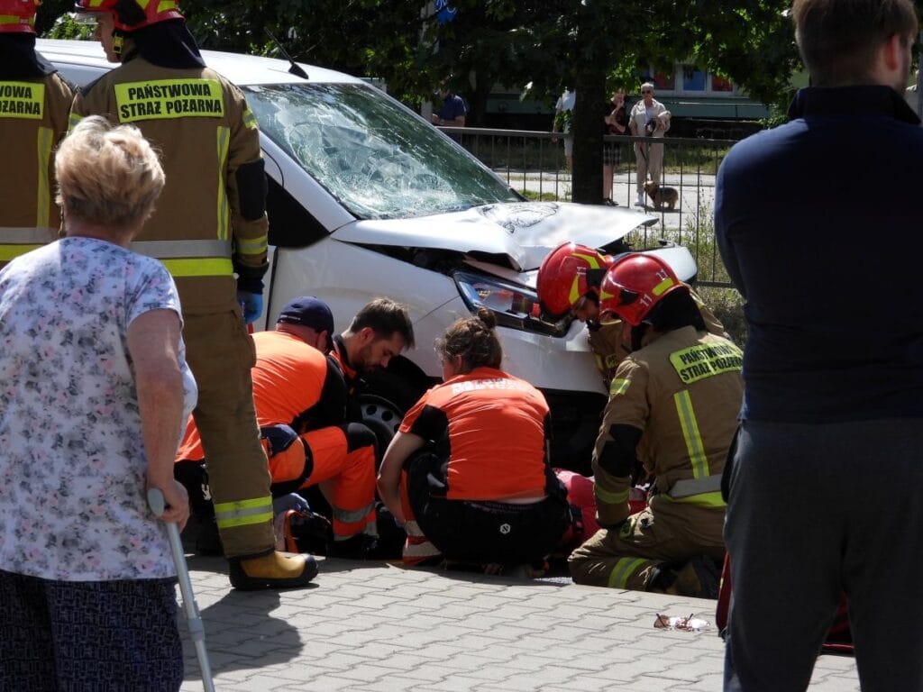 varsova da yaya gecidinde siddetli carpisma i ki hayat kayip tutuklama yok 4244